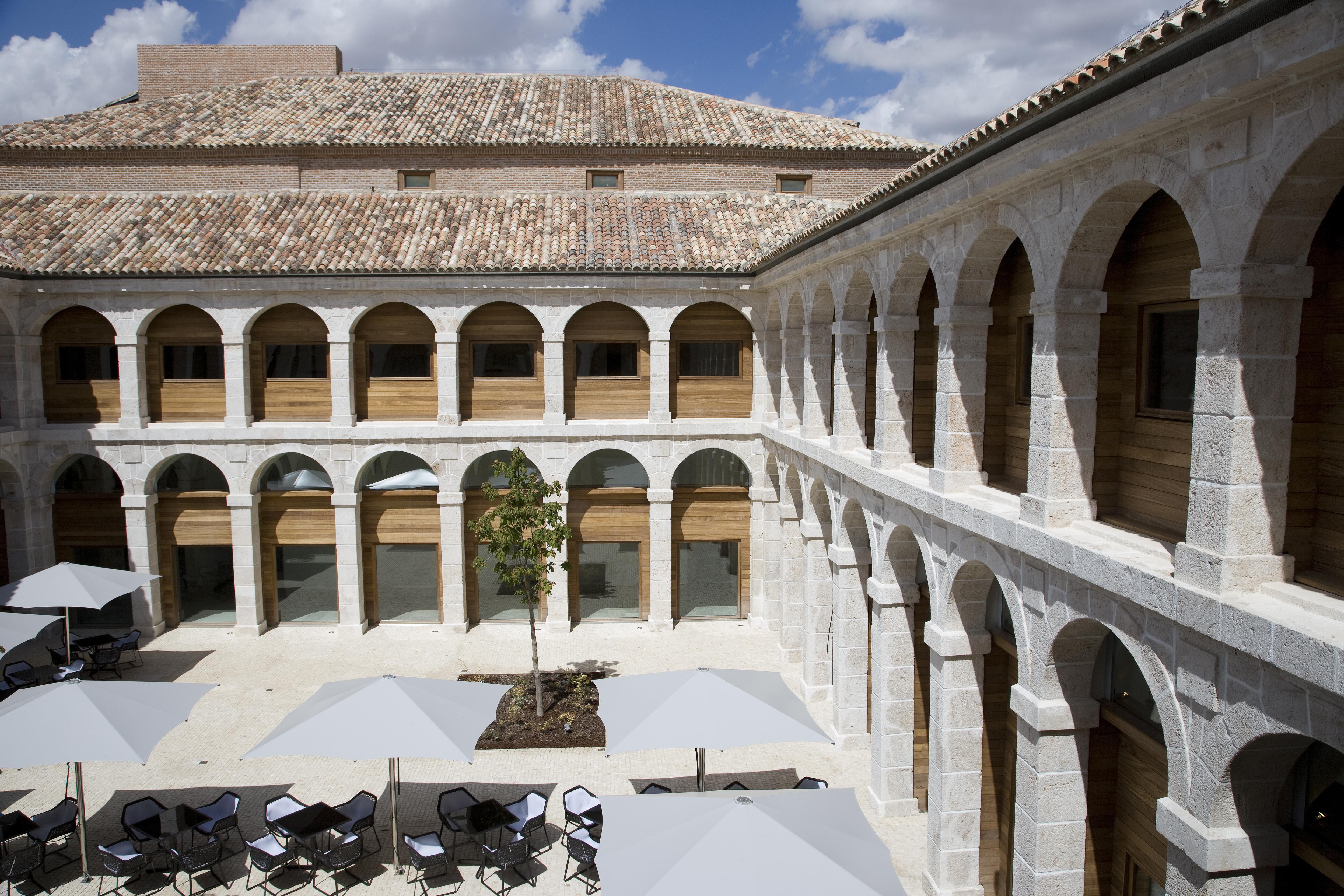 Parador De Alcalá de Henares Exteriér fotografie